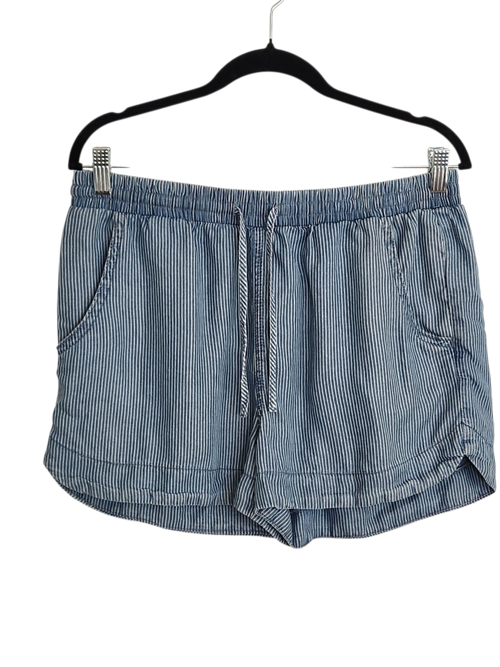 Universal Thread Blue Striped Chambray Pull-On Shorts Size Medium